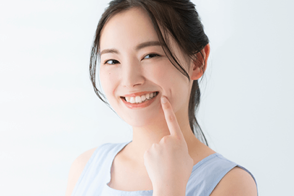 セラミック治療をした女性